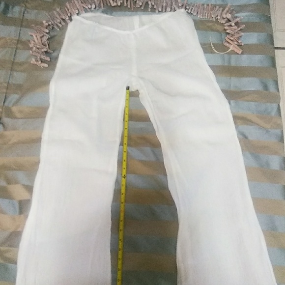 GAP Pants - Lining white pants